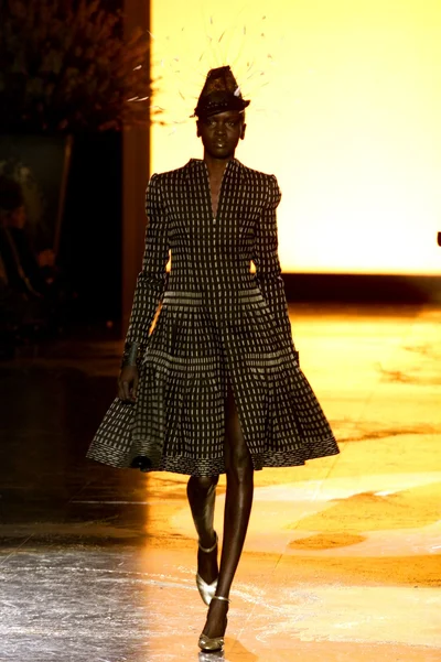Look 16